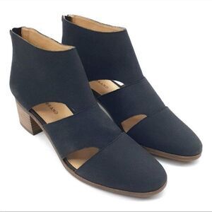 LOVELY LIKE NEW LUCKY BRAND RALWAN BLACK LEATHER CUTOUT BOOTIES SIZE 11 (Euro43)